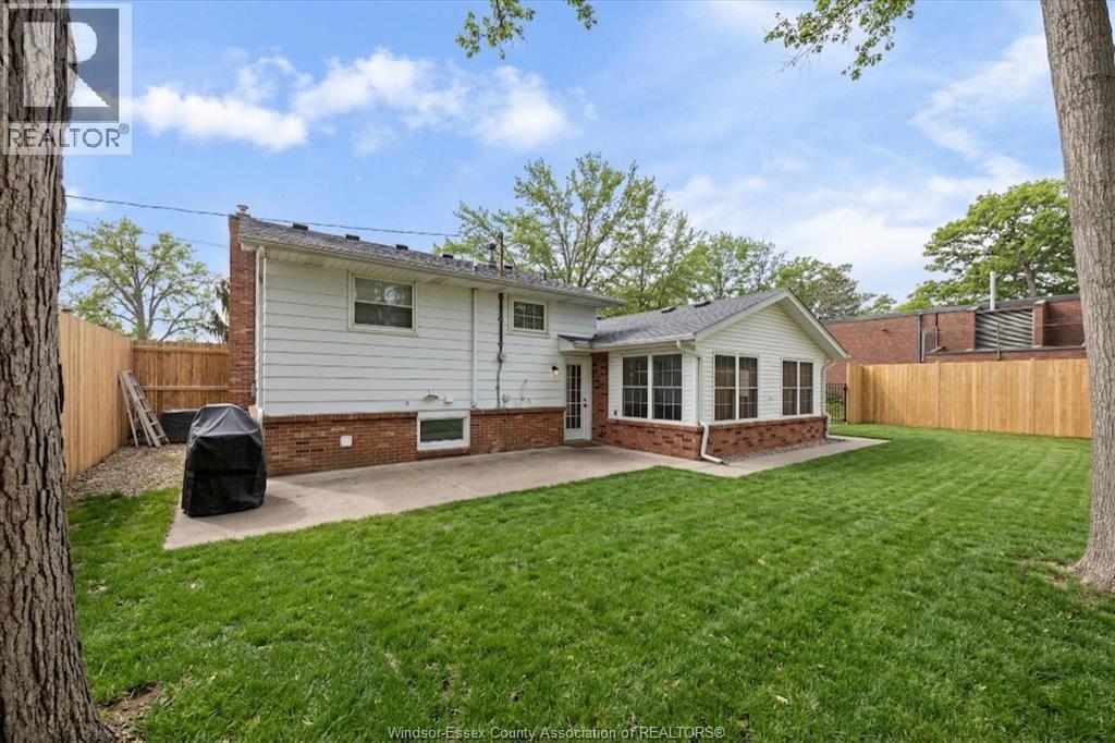 945 Laurier, Lasalle, ON - Outdoor