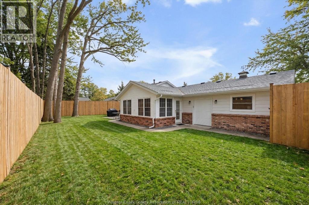 945 Laurier, Lasalle, ON - Outdoor