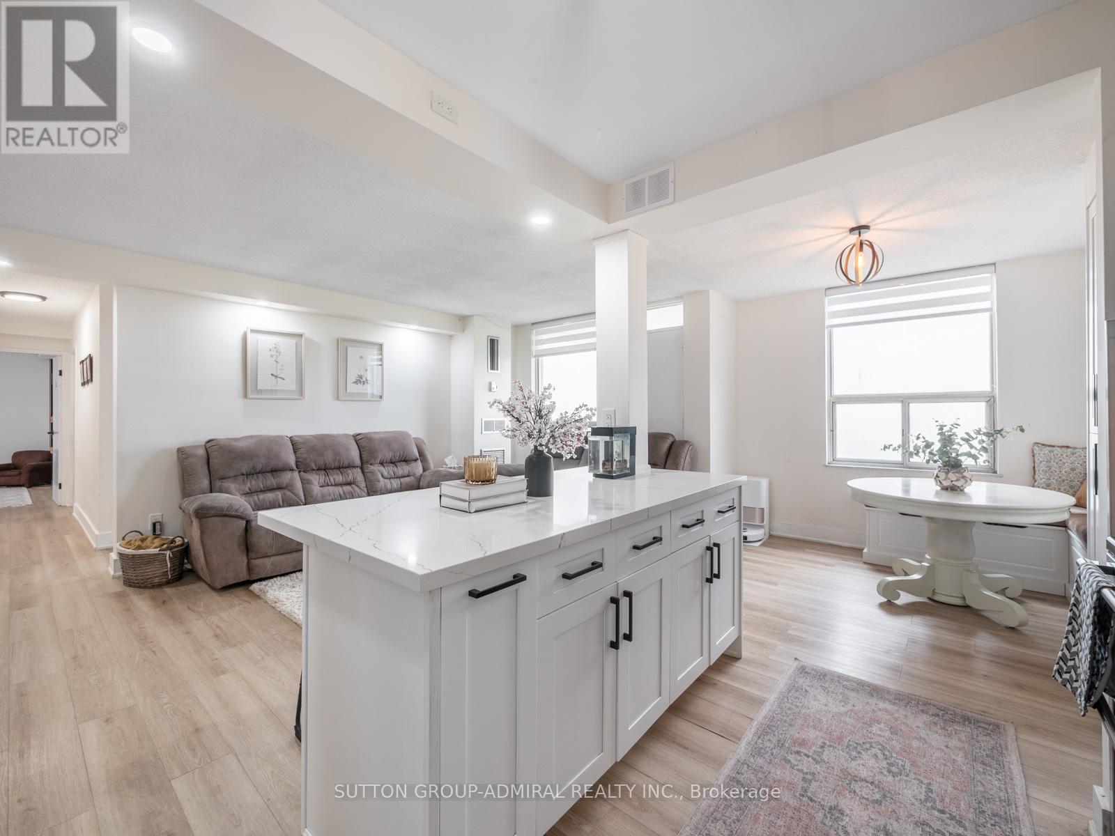 1603 - 20 Edgecliff Golfway, Toronto, ON - Indoor