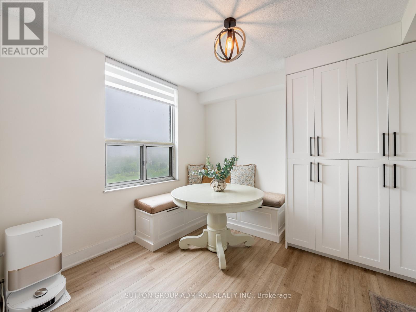 1603 - 20 Edgecliff Golfway, Toronto, ON - Indoor