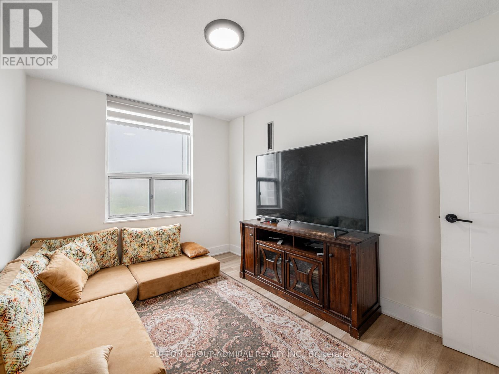 1603 - 20 Edgecliff Golfway, Toronto, ON - Indoor Photo Showing Living Room