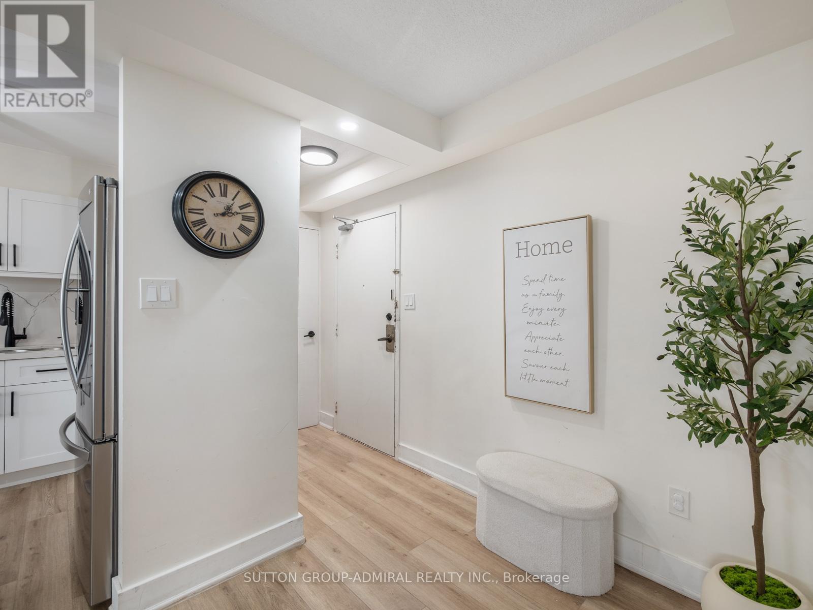 1603 - 20 Edgecliff Golfway, Toronto, ON - Indoor