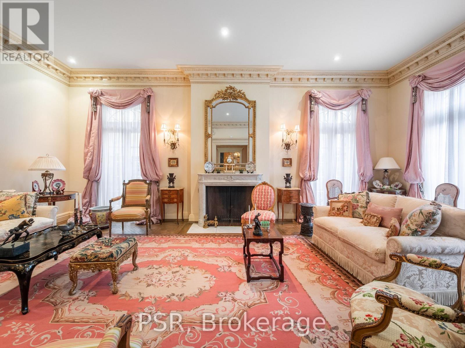 94 Dunvegan Road, Toronto, ON - Indoor Photo Showing Living Room