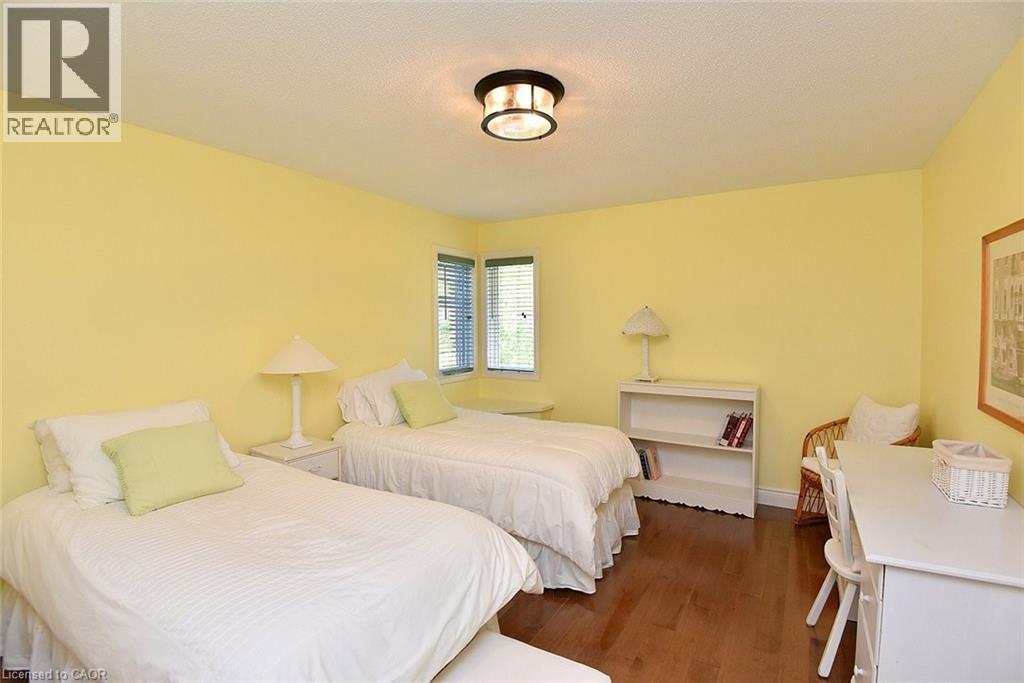 712 Robson Road, Waterdown, ON - Indoor Photo Showing Bedroom