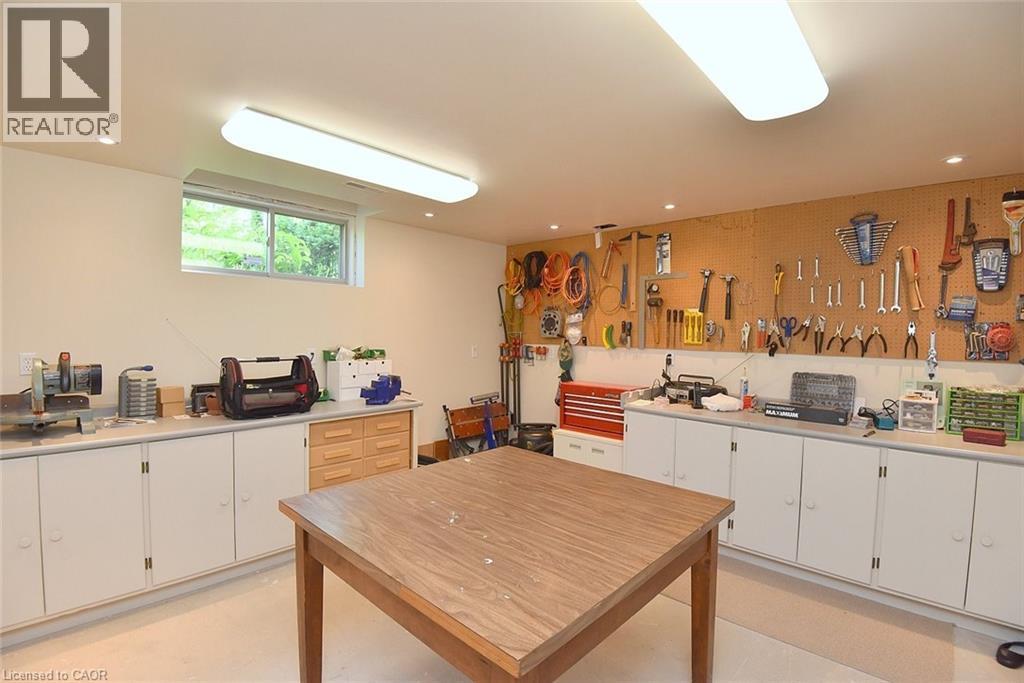712 Robson Road, Waterdown, ON - Indoor Photo Showing Kitchen With Double Sink