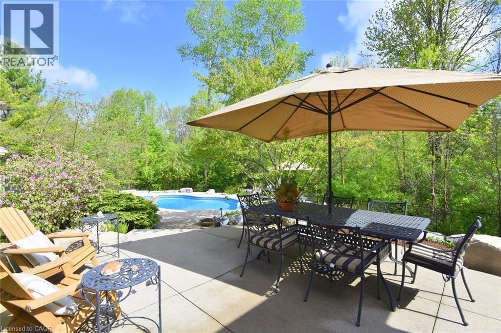 712 Robson Road, Waterdown, ON - Outdoor With In Ground Pool