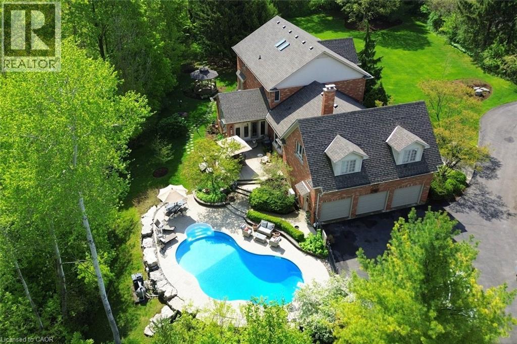 712 Robson Road, Waterdown, ON - Outdoor With In Ground Pool