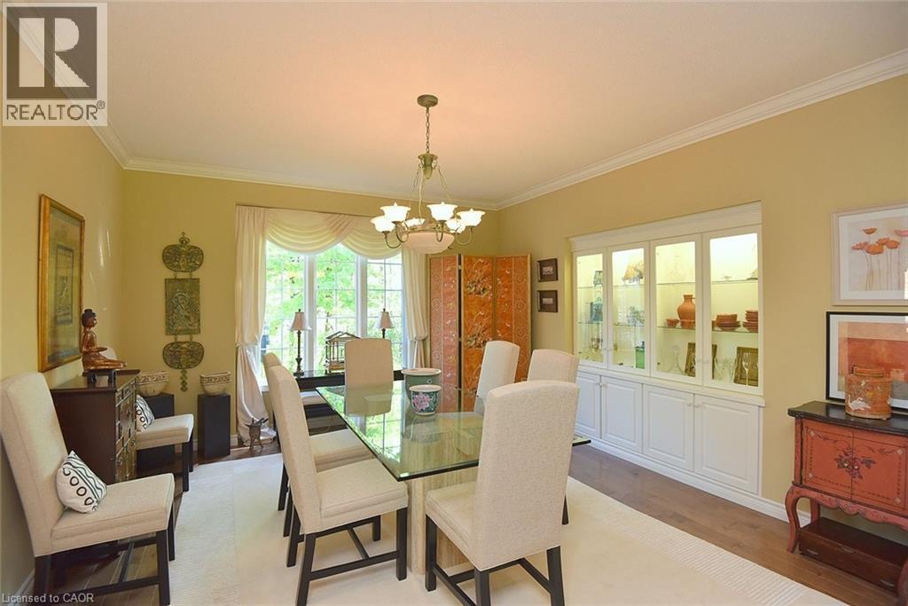 712 Robson Road, Waterdown, ON - Indoor Photo Showing Dining Room