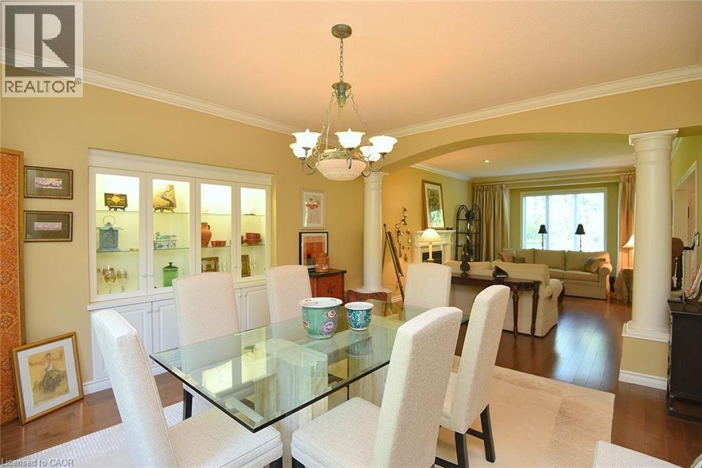712 Robson Road, Waterdown, ON - Indoor Photo Showing Dining Room