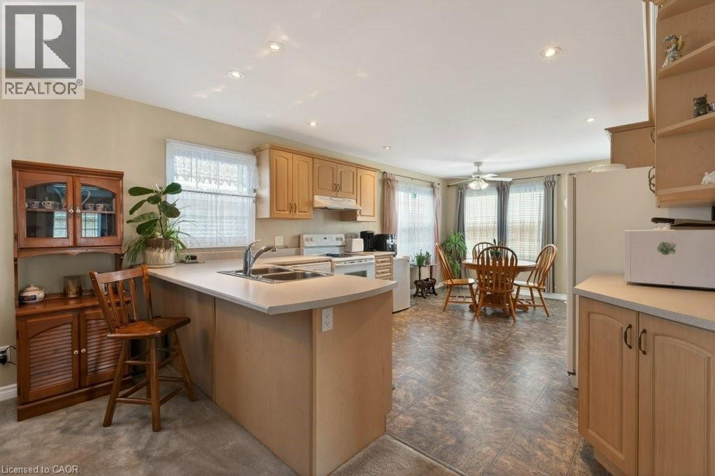 4578 Susanna Lane, Lincoln, ON - Indoor Photo Showing Kitchen With Double Sink