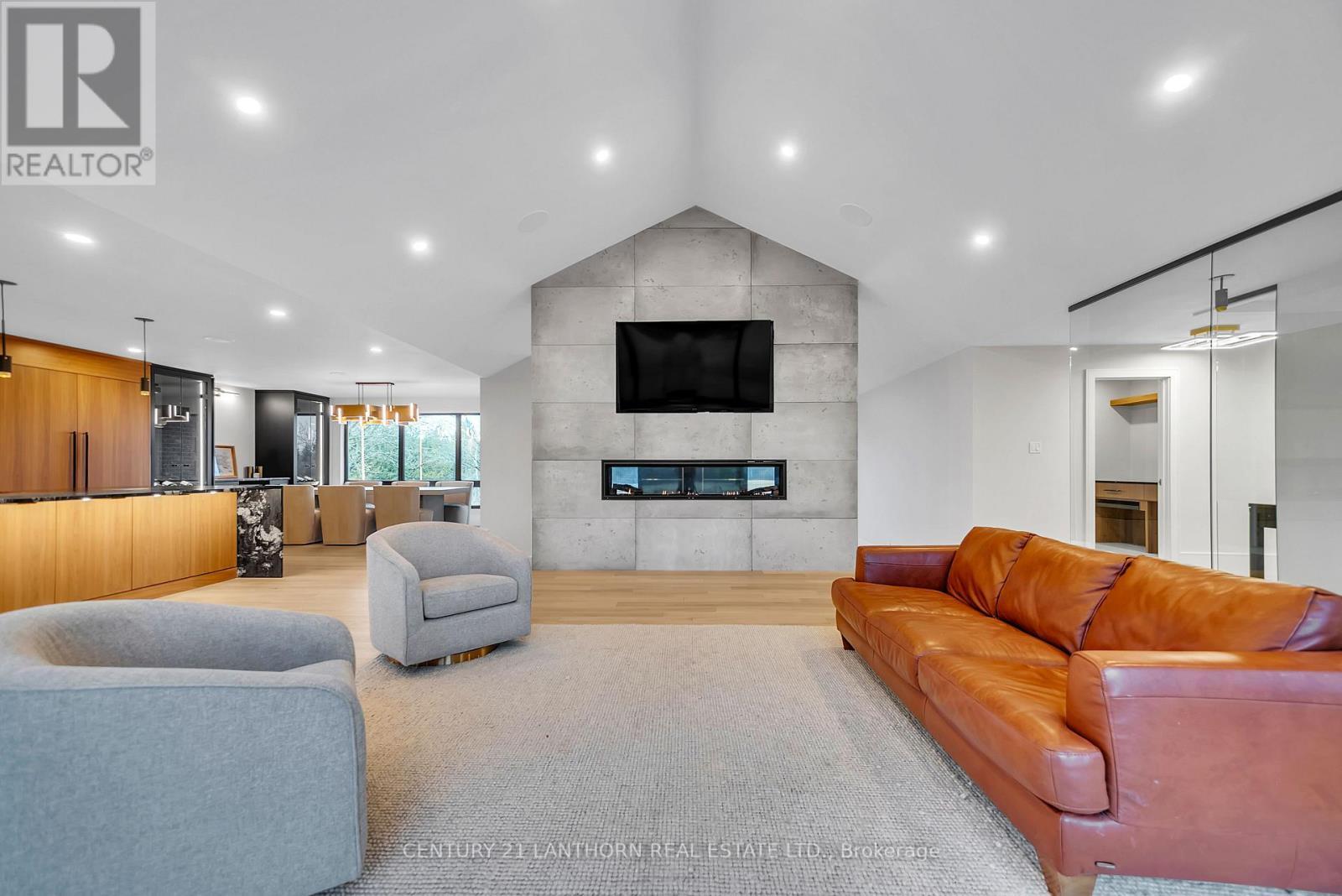 676 Foxton Road, Belleville (Thurlow Ward), ON - Indoor Photo Showing Living Room With Fireplace