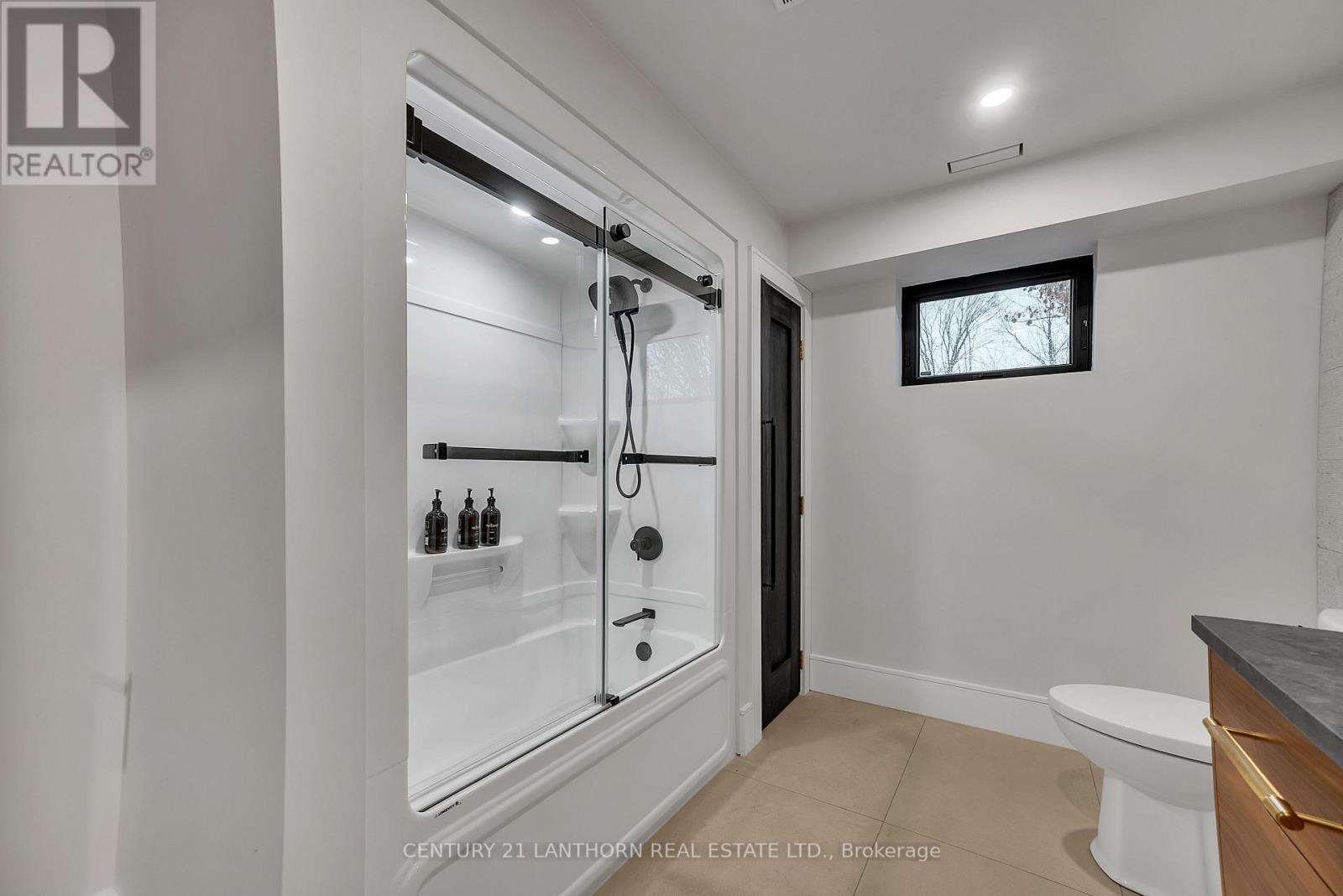 676 Foxton Road, Belleville (Thurlow Ward), ON - Indoor Photo Showing Bathroom