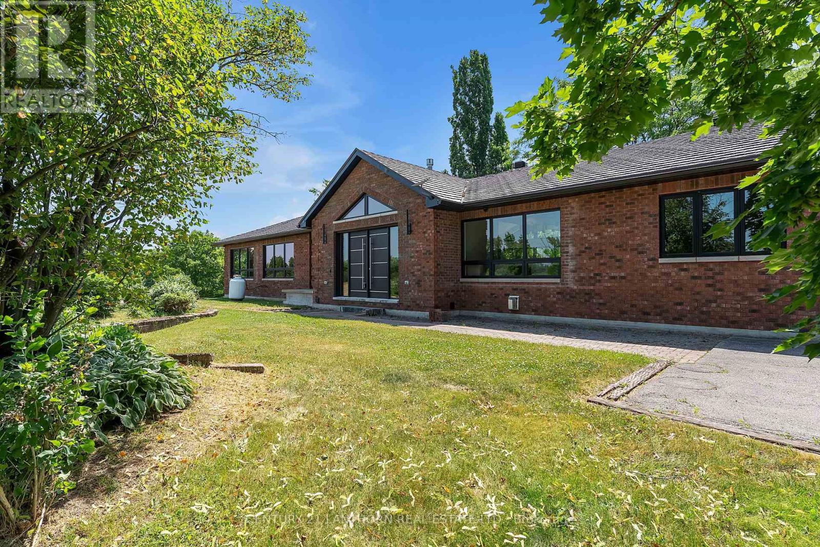 676 Foxton Road, Belleville (Thurlow Ward), ON - Outdoor
