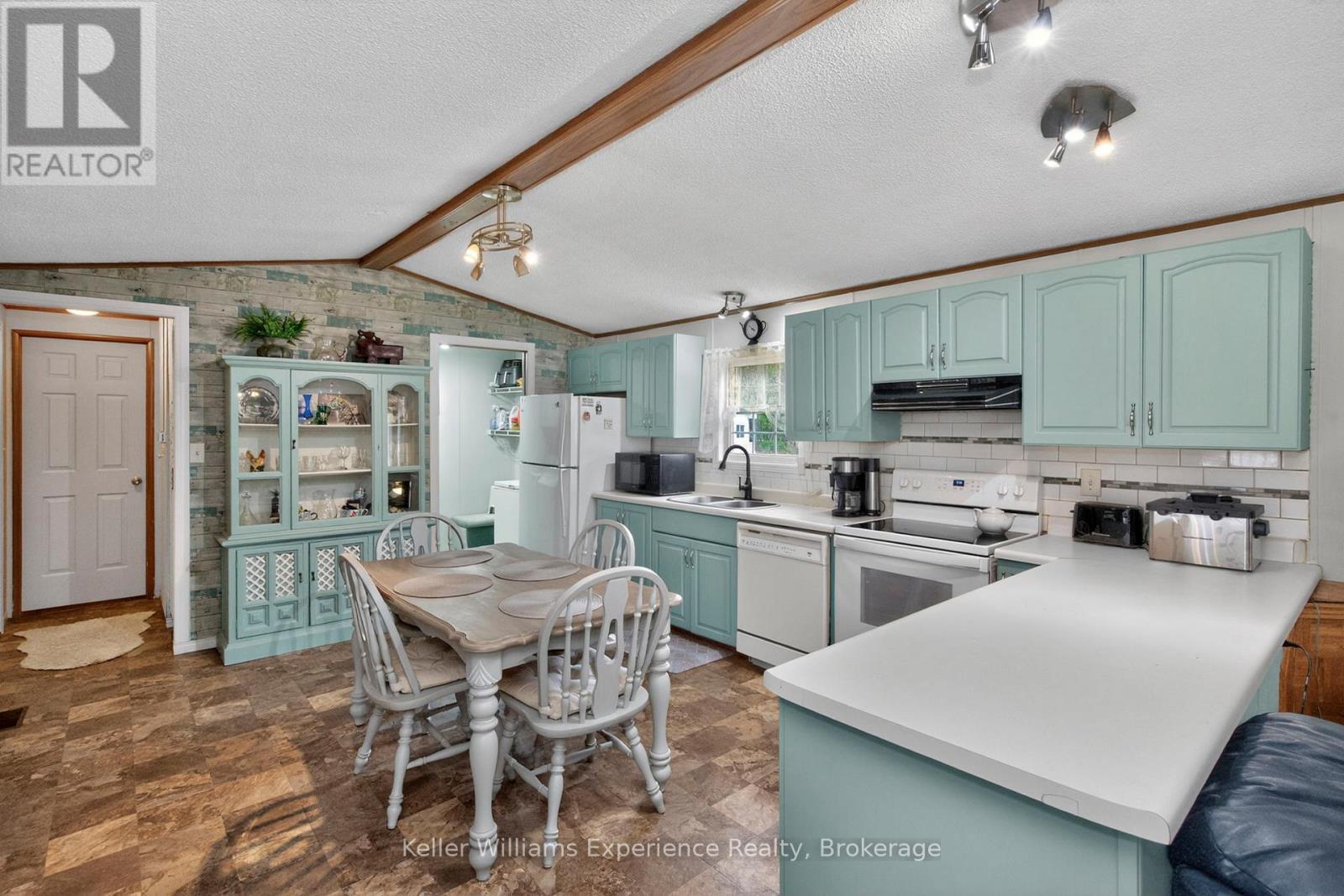 15 - 5411 Elliott Side Road, Tay, ON - Indoor