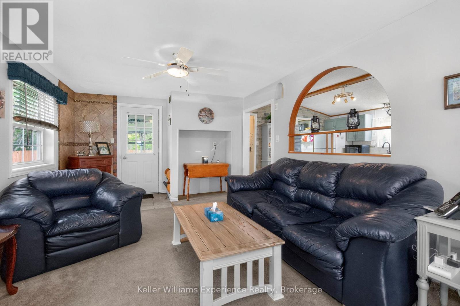 15 - 5411 Elliott Side Road, Tay, ON - Indoor Photo Showing Living Room