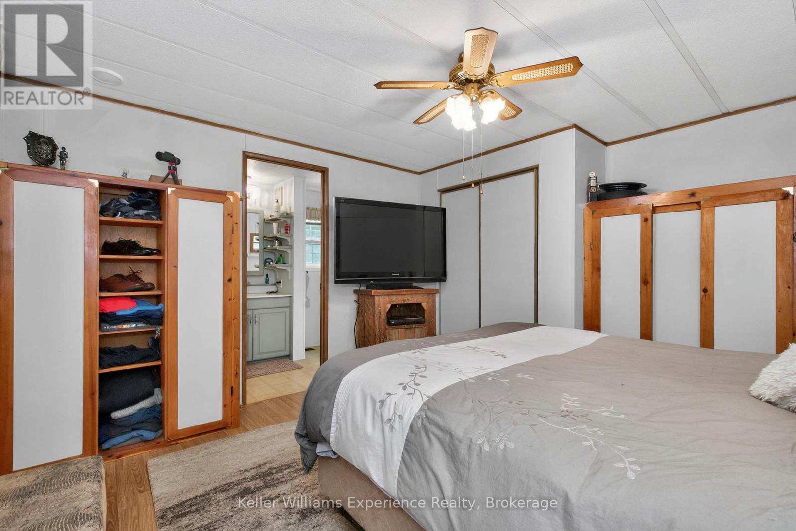 15 - 5411 Elliott Side Road, Tay, ON - Indoor Photo Showing Bedroom