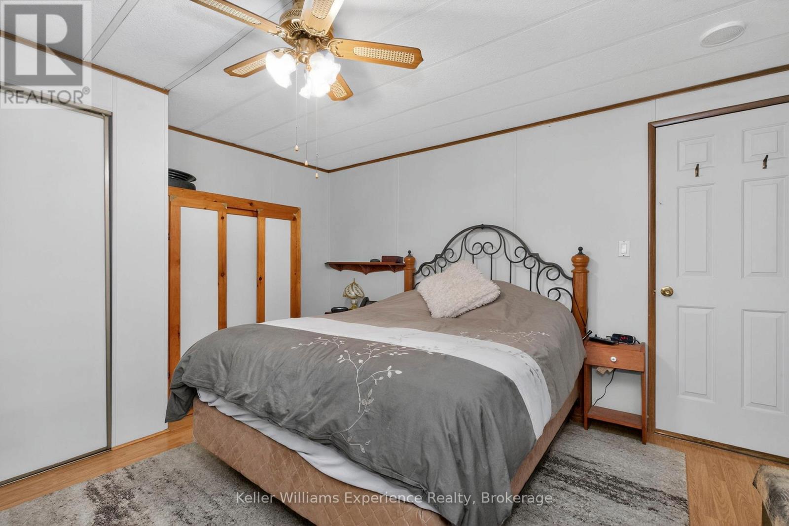 15 - 5411 Elliott Side Road, Tay, ON - Indoor Photo Showing Bedroom