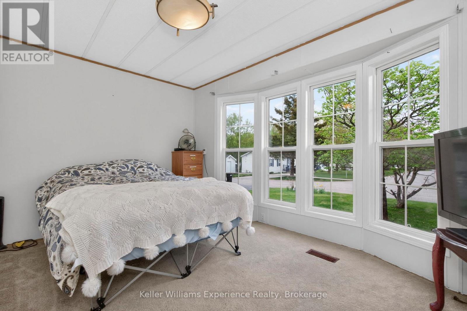 15 - 5411 Elliott Side Road, Tay, ON - Indoor Photo Showing Bedroom