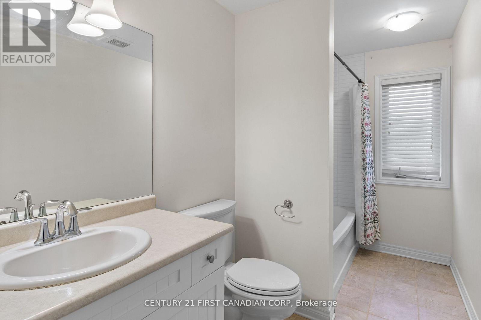 10 - 515 Skyline Avenue, London North (North B), ON - Indoor Photo Showing Bathroom