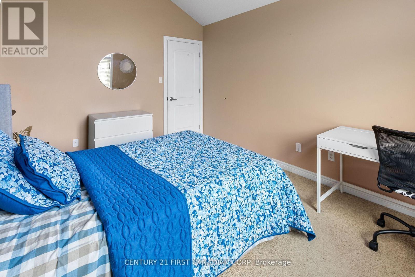 10 - 515 Skyline Avenue, London North (North B), ON - Indoor Photo Showing Bedroom