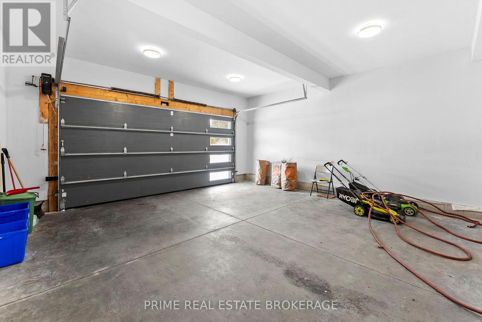 115 South Carriage Road, London North (North I), ON - Indoor Photo Showing Garage