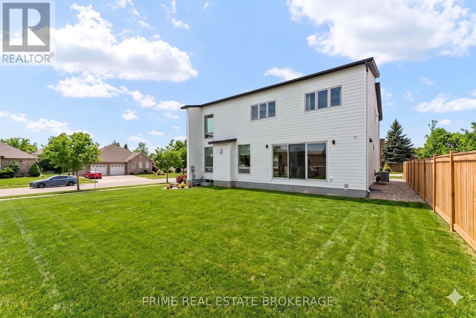 Grass is AI enhanced - 115 South Carriage Road, London North (North I), ON - Outdoor