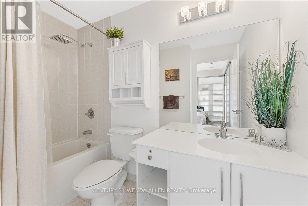 1709 - 220 Victoria Street, Toronto, ON - Indoor Photo Showing Bathroom