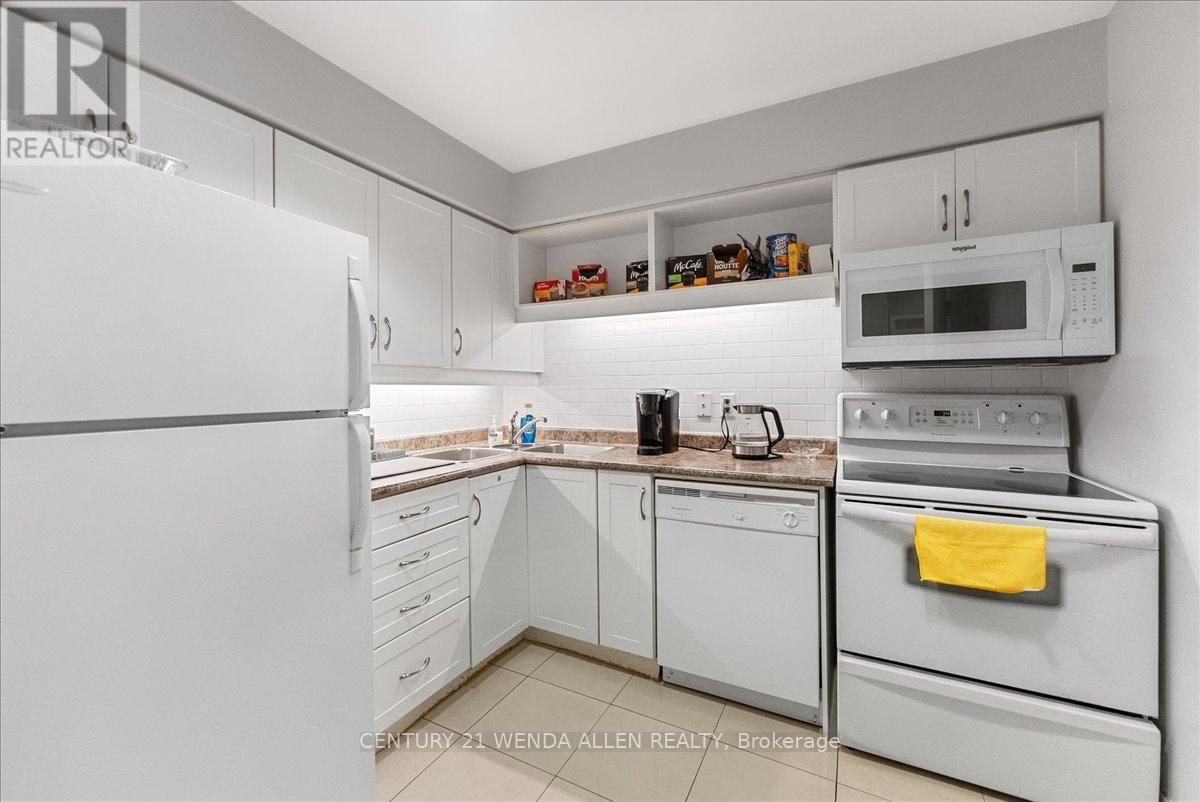 1709 - 220 Victoria Street, Toronto, ON - Indoor Photo Showing Kitchen