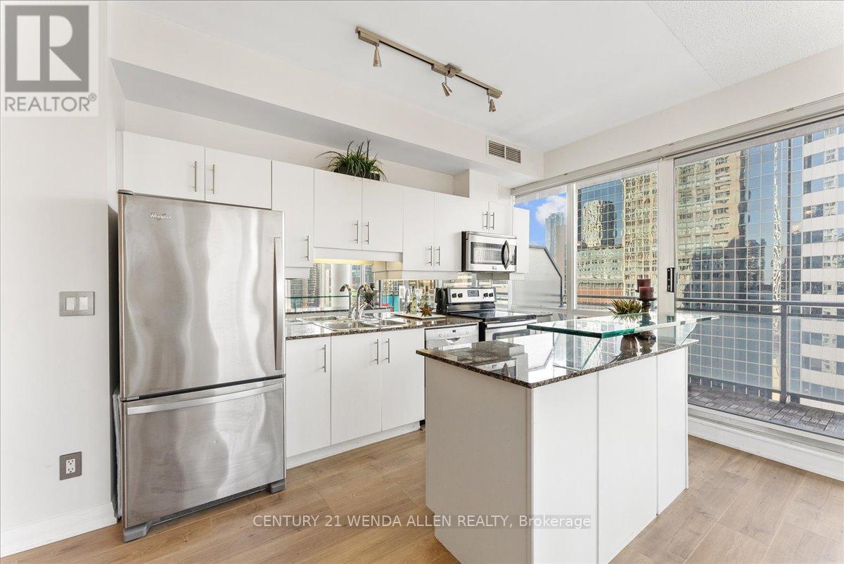 1709 - 220 Victoria Street, Toronto, ON - Indoor Photo Showing Kitchen With Upgraded Kitchen