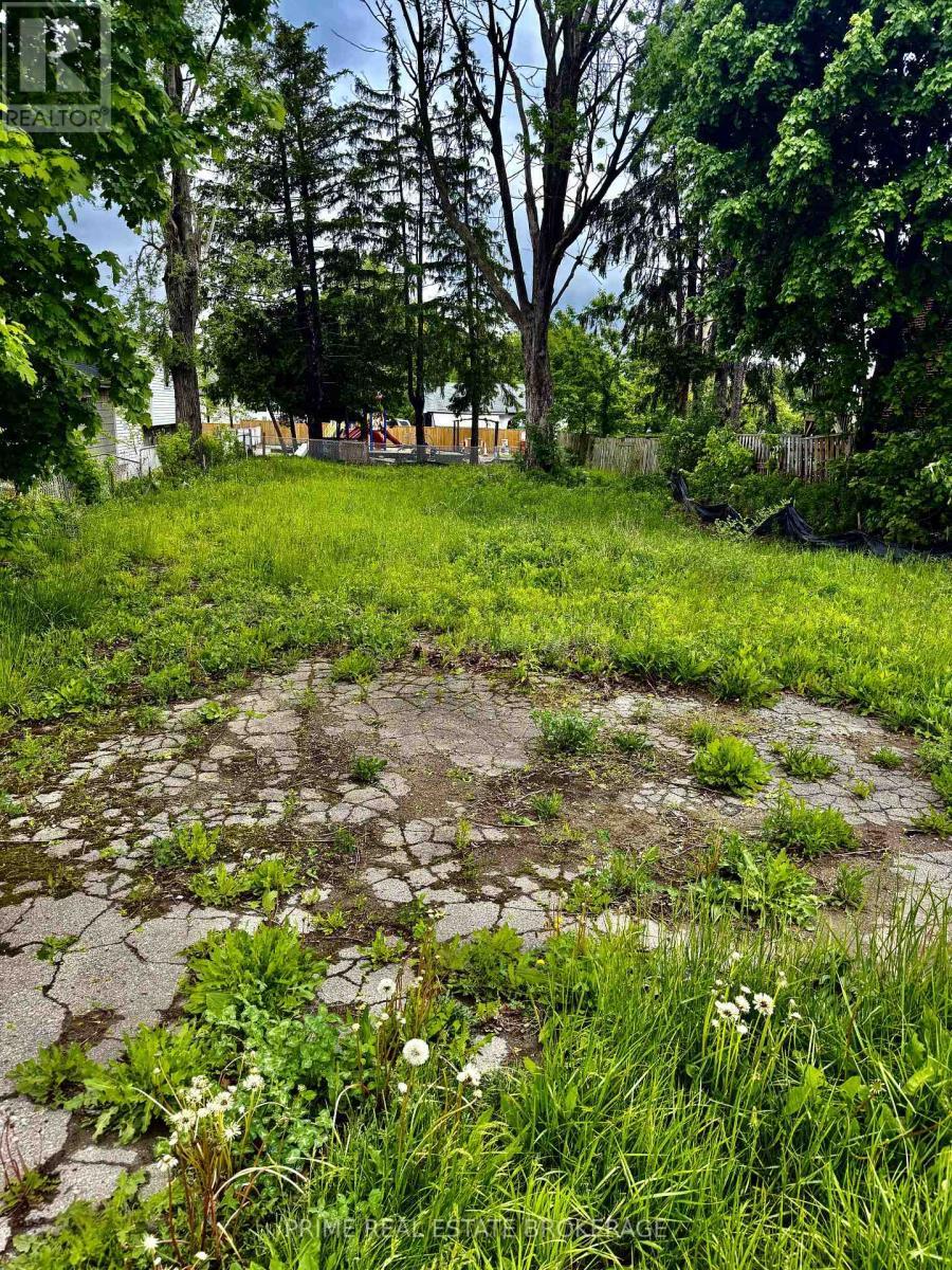 1849 Dundas Street, London East (East H), ON