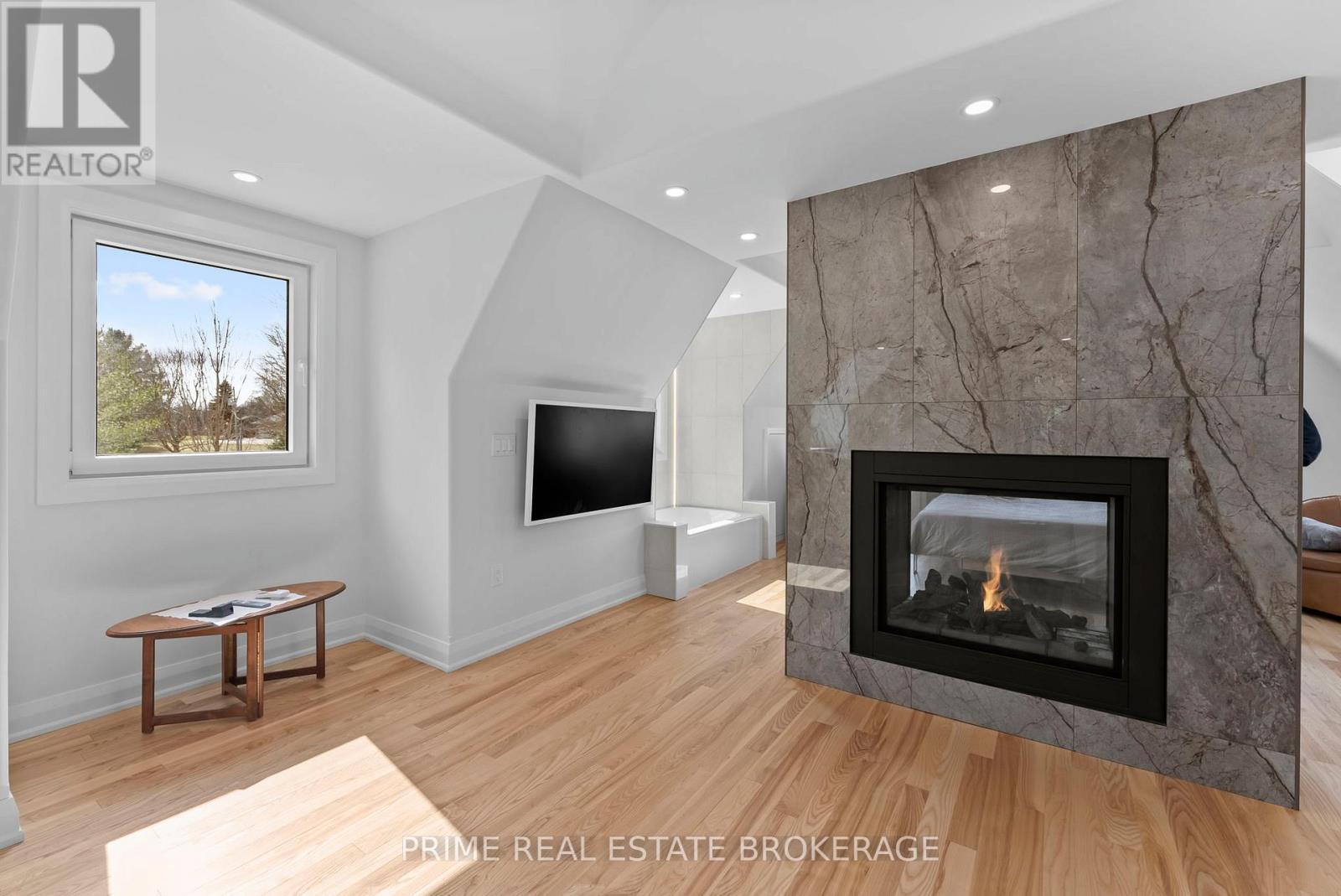 575 Emily Street, St. Marys, ON - Indoor Photo Showing Living Room With Fireplace