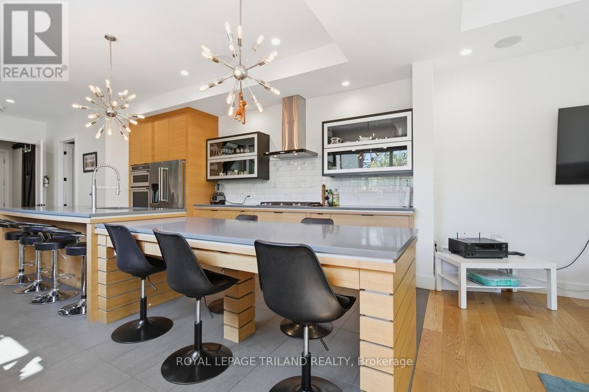 Main Floor: Island with Seating for 6 - 20 Garfield Avenue, London South (South F), ON - Indoor