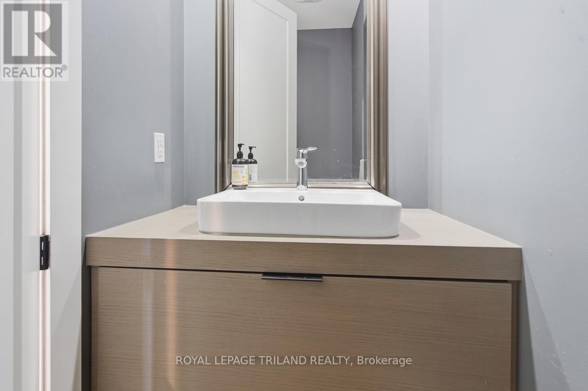 Main Floor: 2-Piece Bathroom - 20 Garfield Avenue, London South (South F), ON - Indoor Photo Showing Bathroom