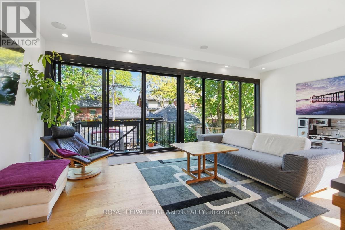 Main Floor: Living Room - 20 Garfield Avenue, London South (South F), ON - Indoor Photo Showing Living Room
