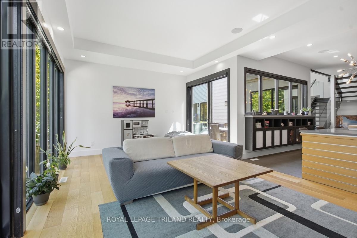 Main Floor: Living Room - 20 Garfield Avenue, London South (South F), ON - Indoor Photo Showing Living Room