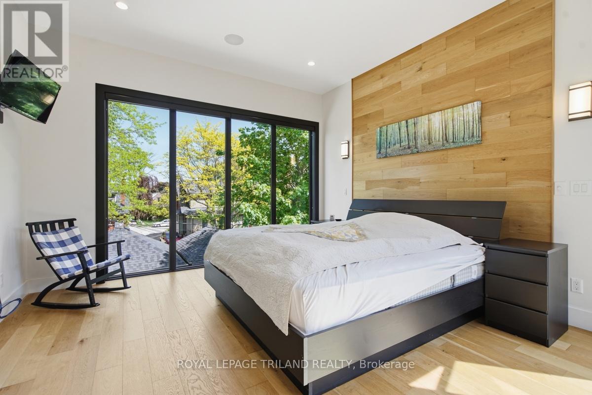 Upper Floor: Primary Bedroom - 20 Garfield Avenue, London South (South F), ON - Indoor Photo Showing Bedroom