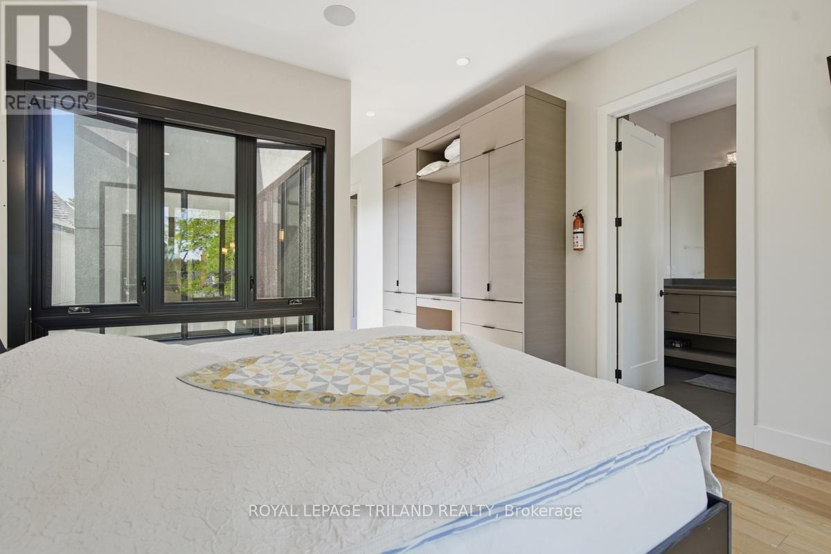 Upper Floor: Primary Bedroom - 20 Garfield Avenue, London South (South F), ON - Indoor Photo Showing Bedroom