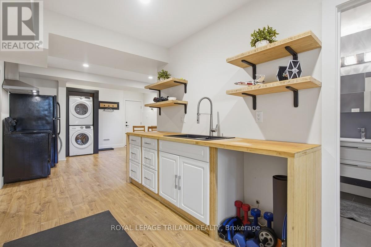 Lower Level: Self Contained Unit Kitchen - 20 Garfield Avenue, London South (South F), ON - Indoor Photo Showing Laundry Room