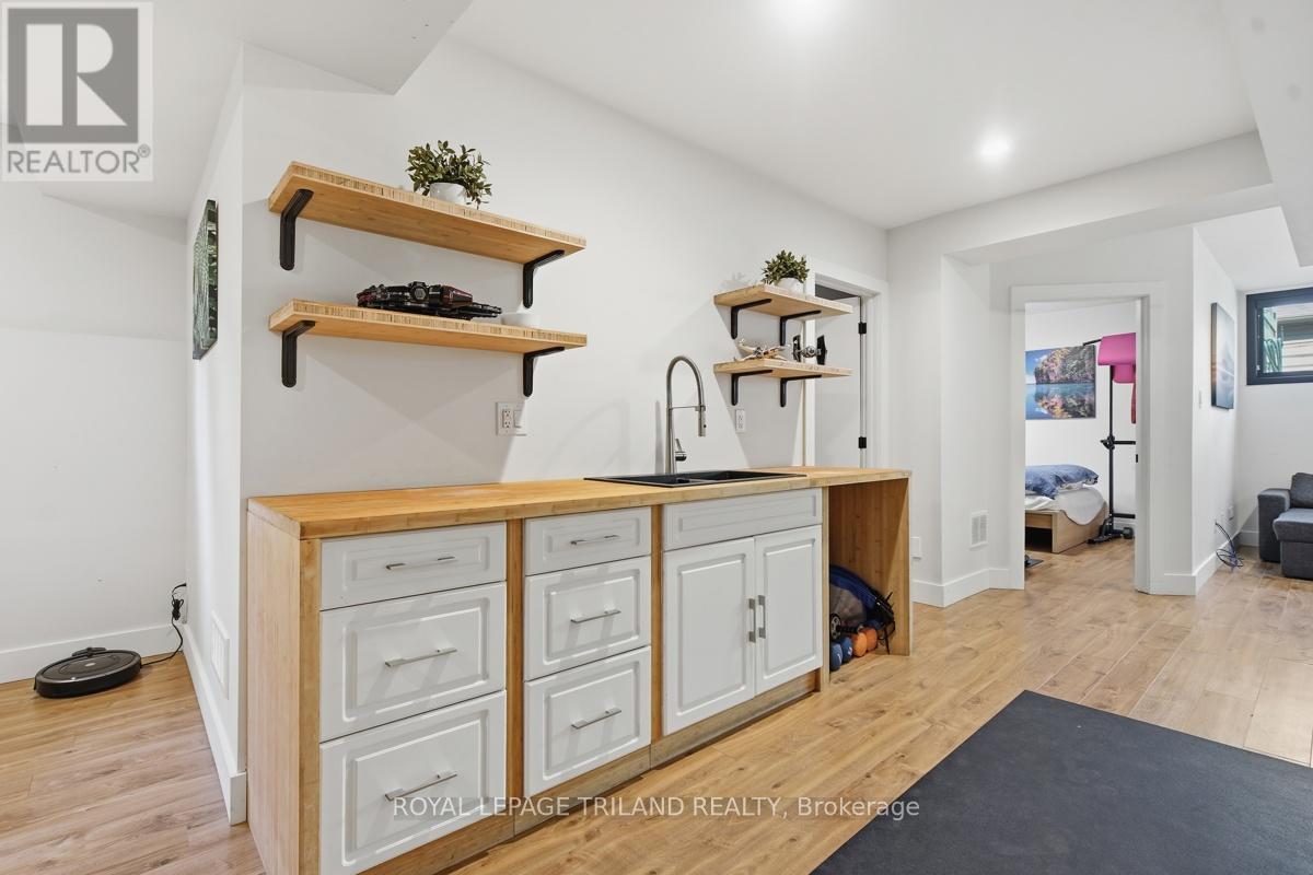 Lower Level: Self Contained Unit Kitchen - 20 Garfield Avenue, London South (South F), ON - Indoor Photo Showing Other Room