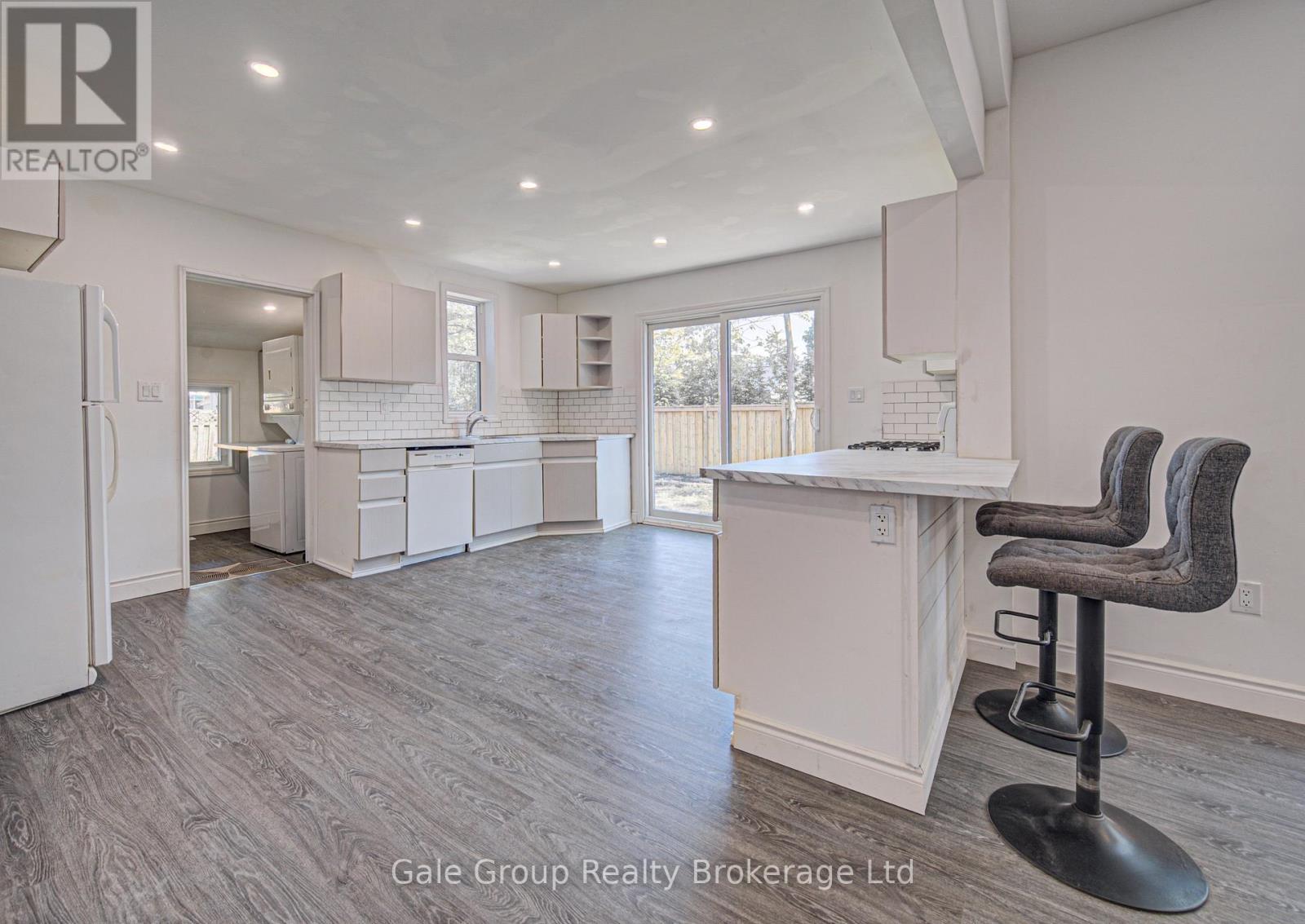 203 Talbot Street S, Norfolk (Simcoe), ON - Indoor Photo Showing Kitchen