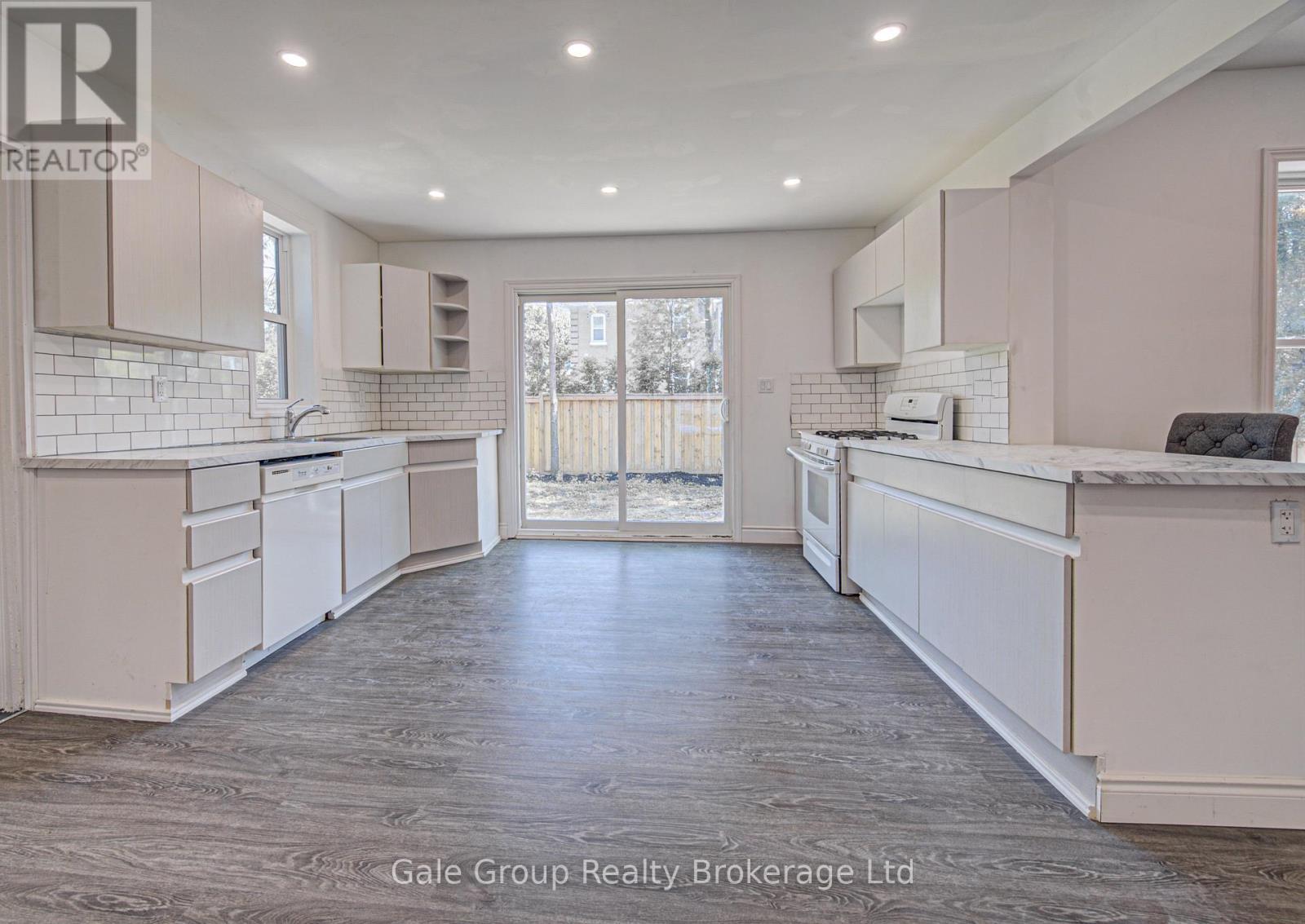 203 Talbot Street S, Norfolk (Simcoe), ON - Indoor Photo Showing Kitchen