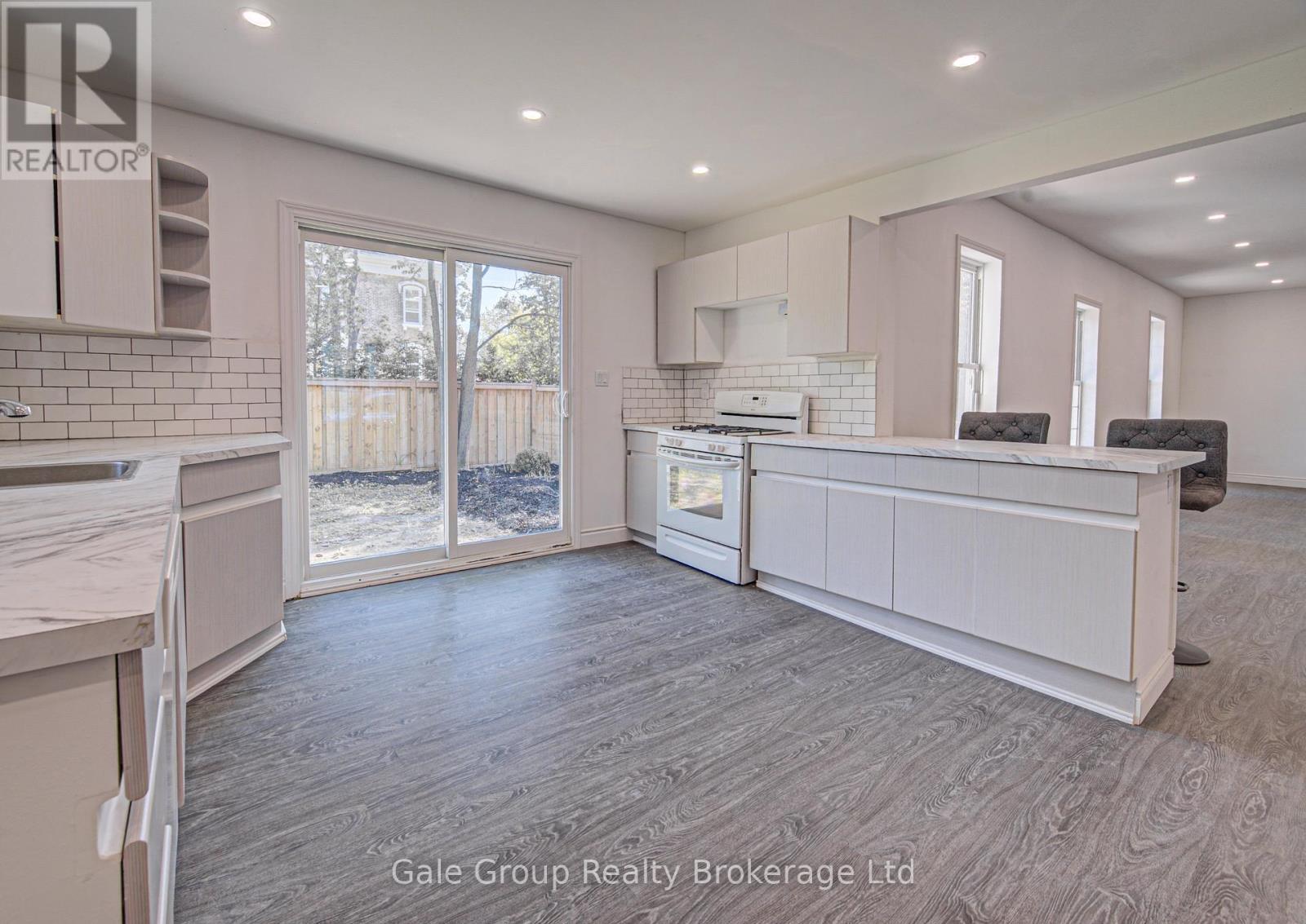 203 Talbot Street S, Norfolk (Simcoe), ON - Indoor Photo Showing Kitchen