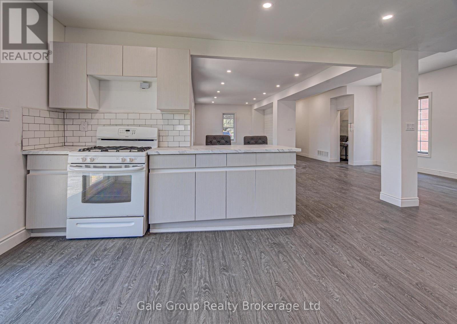 203 Talbot Street S, Norfolk (Simcoe), ON - Indoor Photo Showing Kitchen