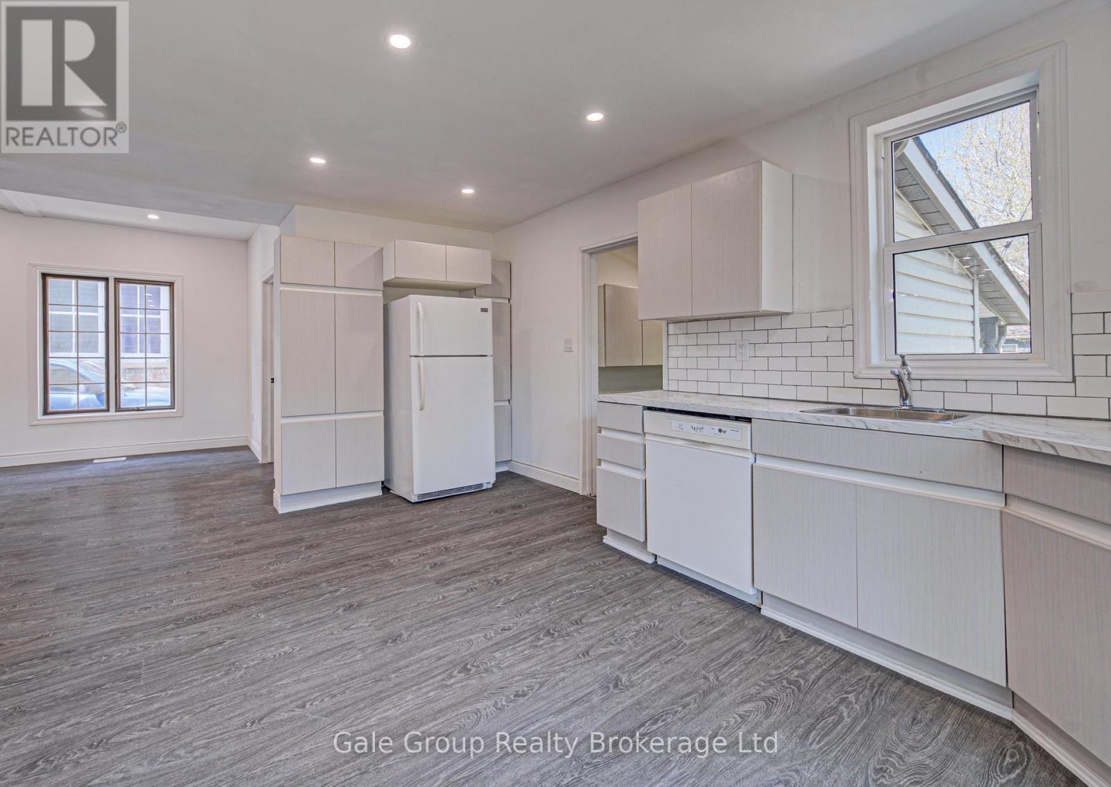 203 Talbot Street S, Norfolk (Simcoe), ON - Indoor Photo Showing Kitchen