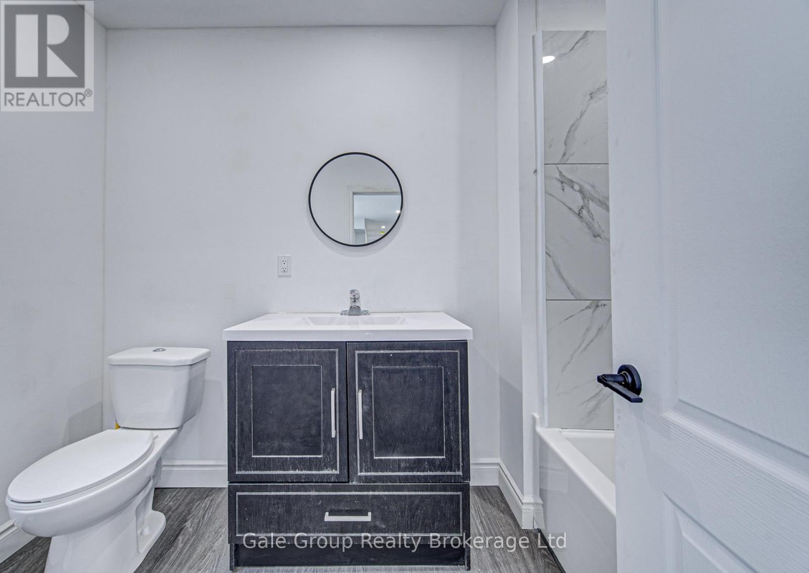 203 Talbot Street S, Norfolk (Simcoe), ON - Indoor Photo Showing Bathroom