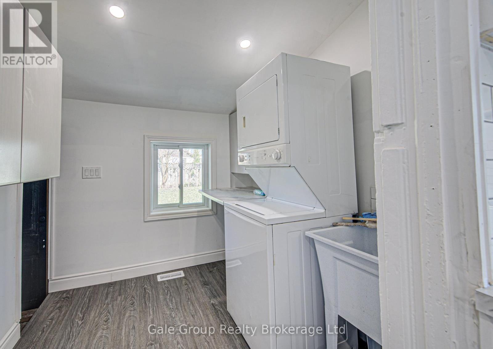 203 Talbot Street S, Norfolk (Simcoe), ON - Indoor Photo Showing Laundry Room
