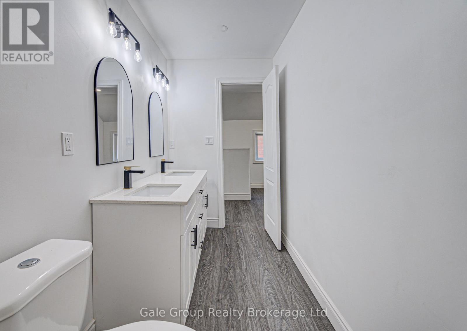 203 Talbot Street S, Norfolk (Simcoe), ON - Indoor Photo Showing Bathroom