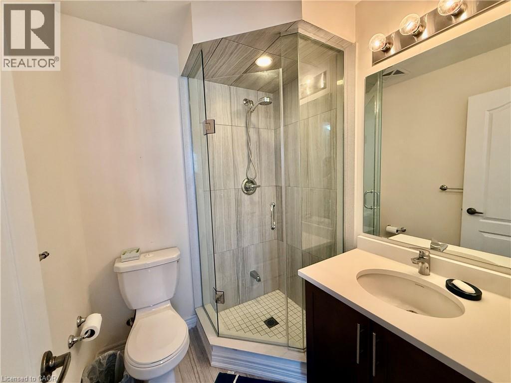 Bathroom - 146 Watson Parkway, Guelph, ON - Indoor Photo Showing Bathroom