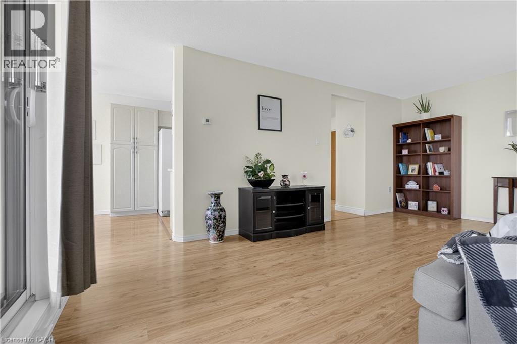 Living - 200 Jamieson Parkway Unit# 606, Cambridge, ON - Indoor Photo Showing Living Room