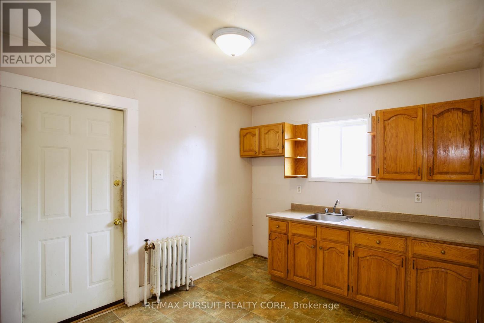99 Duncan Avenue S, Kirkland Lake, ON - Indoor Photo Showing Kitchen